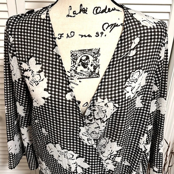 Black & White Floral Wrap Tie Blouse - Picture 5 of 6